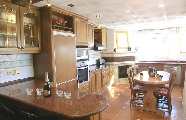 Beautiful Villa in Blanes With Private Swimming Pool - Photo 2