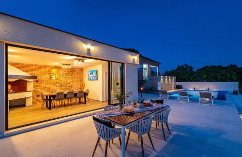 Villa Matea - heated pool, peace, view - Photo 13