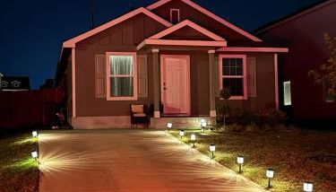 Cozy Stay with Pool Relax with Easy Access to Highway - Foto 2