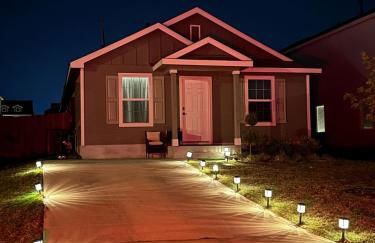 Cozy Stay with Pool Relax with Easy Access to Highway - Foto 2