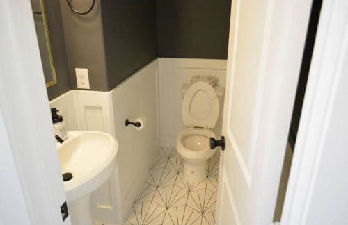 Tranquil Downtown Escape with Backyard - Photo 23