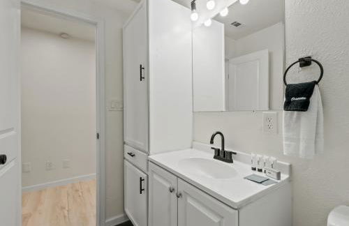 Spacious 4 Bedroom Family Retreat in the Heart of McKinney, TX - Foto 34