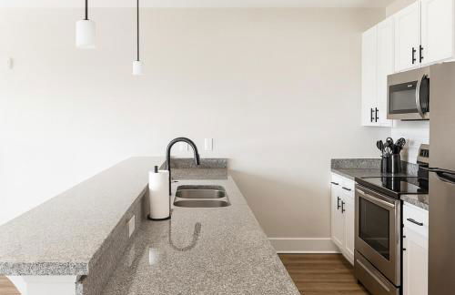 Luxury 2BR Condo Steps from UAB Campus 4th - Foto 27