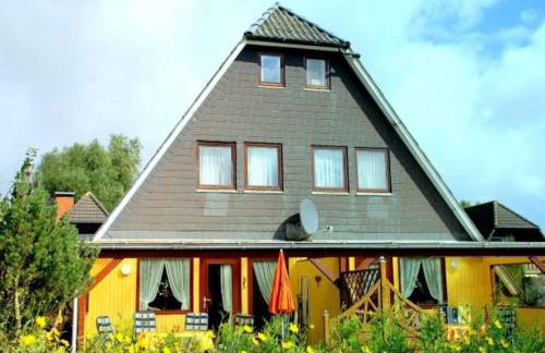 6 Personen Ferienhaus mit 4 Schlafzimmern, Infrarotwaermekabine, mit Blick auf den Weltschiffahrtsweg in Otterndorf - Foto 1