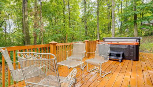 Soak in Hot Tub, Explore Outdoors Cleveland Cabin - Foto 2
