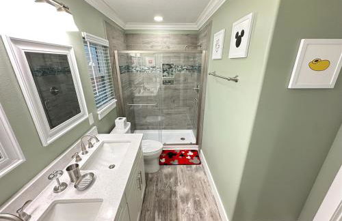 BRAND NEW! Lakefront 9BR Pool Hot Tub Outdoor Kitchen BBQ Theater 2 miles Disney - Foto 9