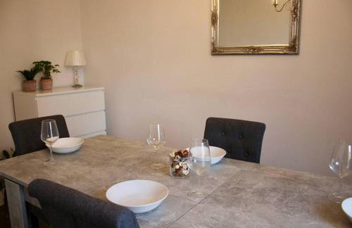 Amazing 2-Bed Home w/ Private Garden Free Parking - Foto 15