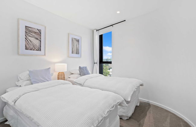 Palm Beach Luxury with Hinterland Views - Photo 2