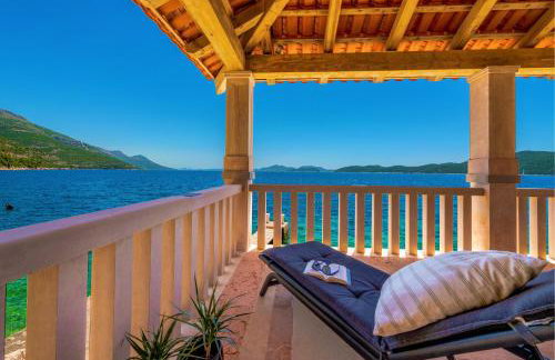 Villa Ragusea With a Private Beach - Photo 33