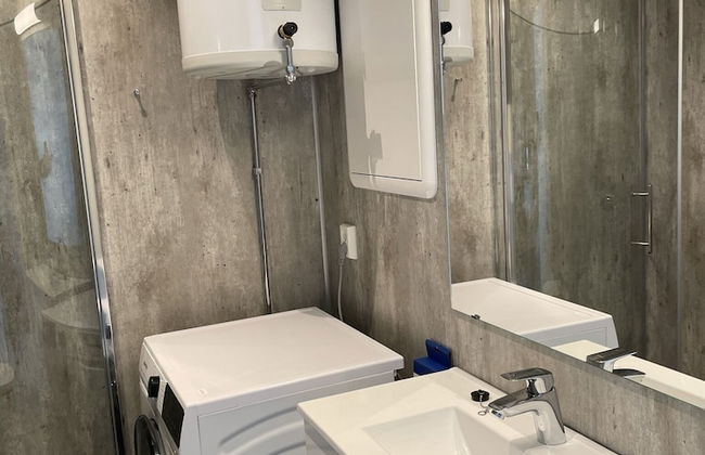 Arctic Sea Apartments - Photo 18