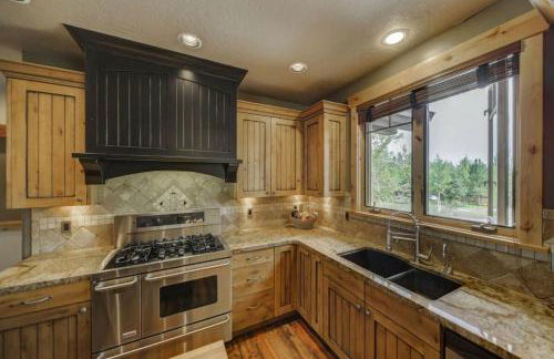 Bear Discovery Custom Tamarack Estate Home by Casago McCall - Donerightmanagement - Foto 15