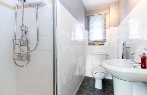 Stylish 3BR Contractor Friendly Long Stays - Photo 23