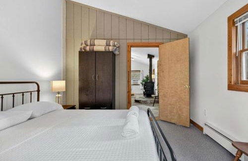 River Access Cabin with Hot Tub, Fire Pit, & WiFi! - Foto 35