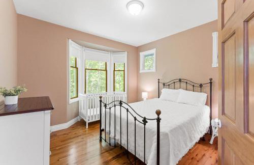 Experience luxury at Lakefront Villa - Foto 19