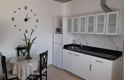 Apartamento con terraza y jardín - Photo 15