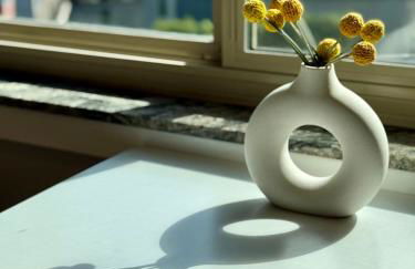 Downtown 2BR Penthouse with Prime Location & Views - Foto 3