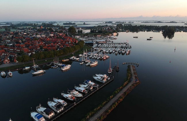 Cozy Chalet Right on the Water in Friesland - Foto 20