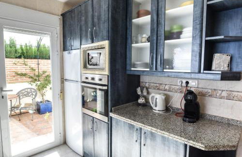 Breathtaking Seaside Villa with Heated Saltwater Pool & Panoramic Terraces - Foto 17