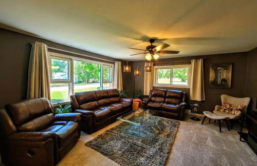 Ultra Comfy, Spotless & Spacious, Private Home in Boyne, Dogs Ok, Walk to Town - Foto 9