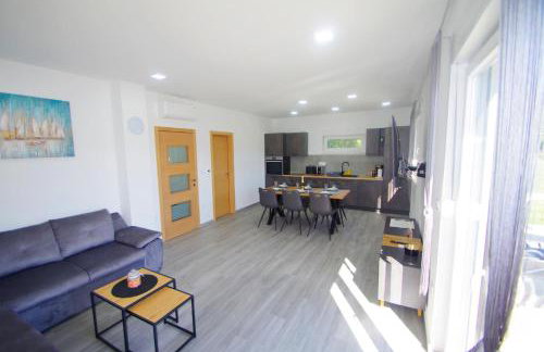 Villa with private pool in village Šišan - Foto 38