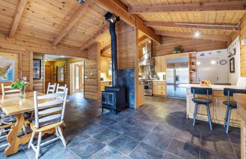 Glen Ellen Stone Retreat - Family Friendly Home - Walk to Town - Foto 6