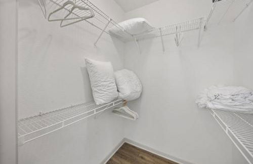 Cozy One-Bedroom Retreat - Foto 15