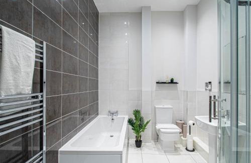 2BR River View Leeds Dock Apartment l Free Parking - Foto 8