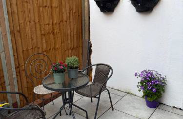 Stylish Apartment with Private Garden Near Victoria Park East London - Photo 6