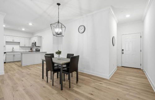 Chic 2BR2BA Home Great Location - Photo 25