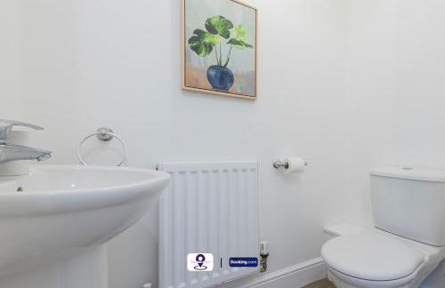 Last-Minute Escapes ! Summer Days l RTM Stay l 4 -Bed House By Finesse Stays Short Lets & Serviced Accommodation Wakefield With Parking, Contractors - Foto 45