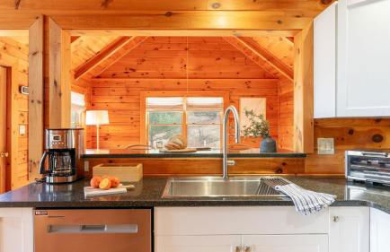 Secluded w/ Deck Views, Hot Tub, & Ping Pong Hudson in the Berks by Avantstay - Foto 36