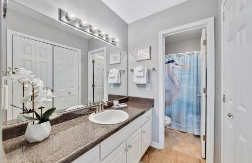 Cozy 2bd/2ba w/ View, Sleeps 6 - Photo 34