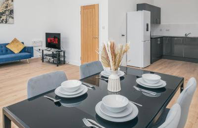 Airport - Town Centre - Train Station - Free Parking - Foto 4