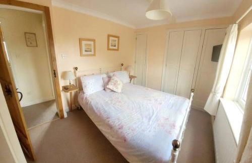 Two Bedroom Cottage (rural setting with good Access links) - Photo 22