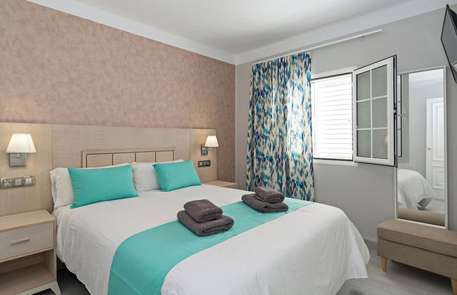 3 Bed Villa - Pool, Patio, Outdoor Dining Terrace - Photo 3