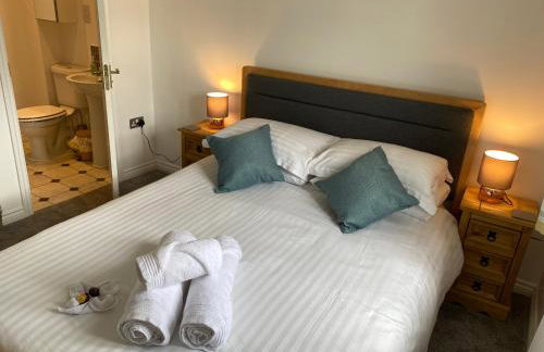 Stylish 3 bed home with allocated parking for 2 - Photo 14