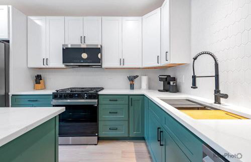 Modern 2BR Apartment with Free Parking in Avondale - Foto 12