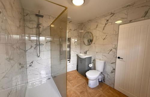 Large New 5 Bedroom 2 Bathroom House in Central Southampton - Free Parking - Foto 4