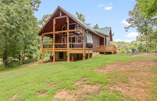 Romantic Cabin w Rain Shower & Spa Tub - Photo 7