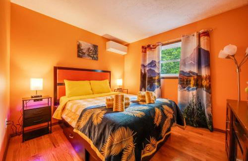 Stunning! Pocono Escape! HotTub Sauna Pool Ski Pet-Friendly Firepit Game Room Fireplace BBQ Lakes Tennis Fishing - Foto 40