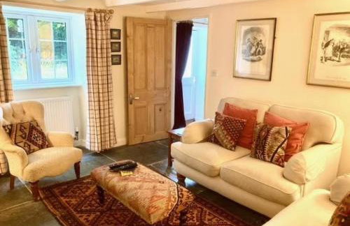 Hollyhocks Cottage surrounded by beautiful Cornish countryside. - Foto 16