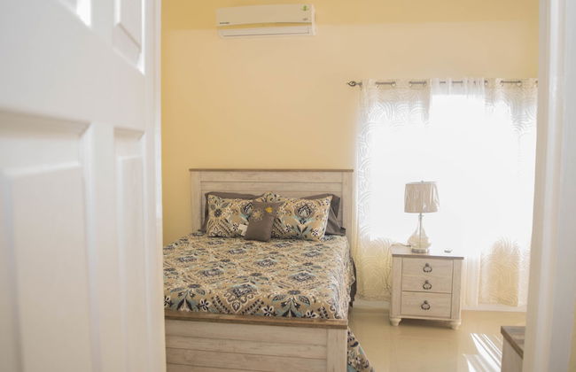 Rochester Modern Chic Apartment - Photo 3