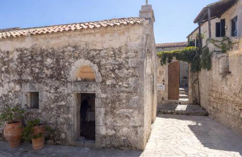 Villa Helidona With Private Pool - Photo 4