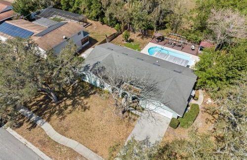 Spacious & Amazing Home w Big Pool and Patio - Photo 51