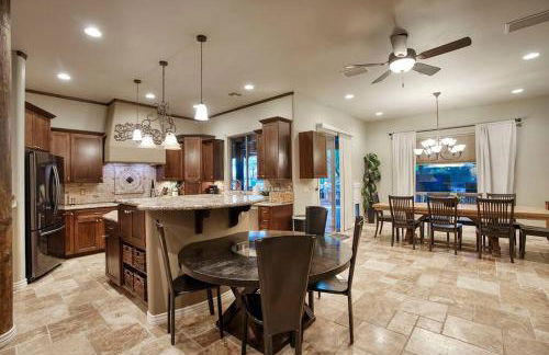 Saguaro Sunset - Secluded 4BR Home with Rooftop Patio - Foto 8