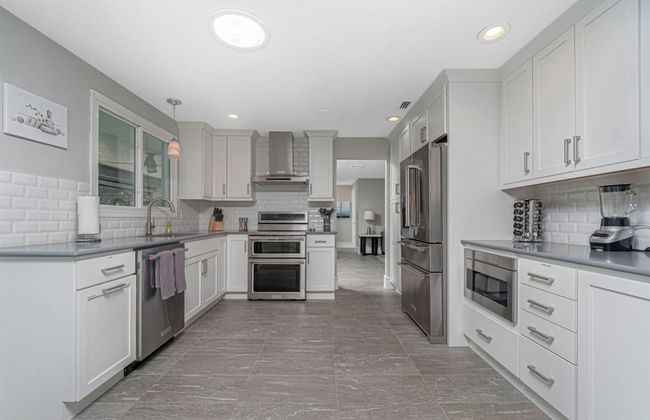 Tranquility - Waterfront Villa With Pool Dock - Photo 18