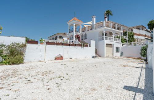 VB Villa Coto 7BR w Pool & Views - Photo 47