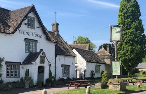 Luxury Cottage in Idyllic Cotswold Village nr Bath - Photo 21