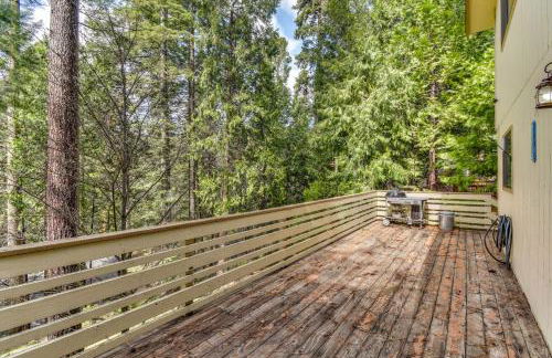 2 Mi to Mi-Wuk Village Cabin with Large Deck - Foto 22