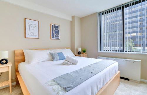 Modern Crystal City Apartment Top Amenities & Prime Location - Photo 26